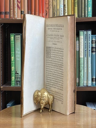 Historia Belgica Nostri Potissimum Temporis, Belgii sub Quatuor Burgundis & totidem Austriacis Principibus coniunctionem et gubernationem breviter: Turbas autem, Bella et Mutationes tempore Regis Philippi...
