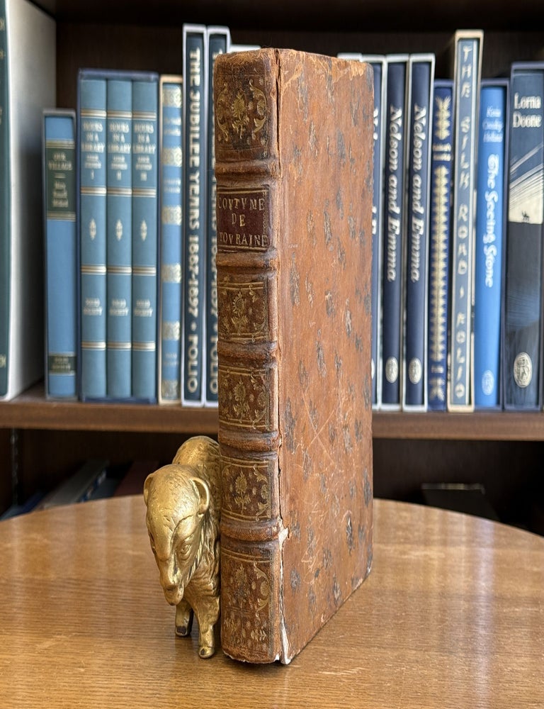 Item #098867 Coustumes du duch&eacute; et bailliage de Touraine anciens ressorts et enclaves d'iceluy, avec les annotations de maistre Estienne Pallu, sieur de Perriers, ancien conseiller & advocat du roy au si&egrave;ge pr&eacute;sidial de Tours, & Eschevin de ladite ville. Ensuitte sont quelques arrests intervenus sur l'interpr&eacute;tation d'aucuns articles de la coustume. Estienne Pallu.